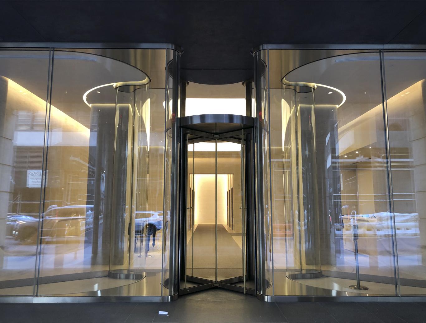 712 Fifth ave curved glass facade Cistacurva